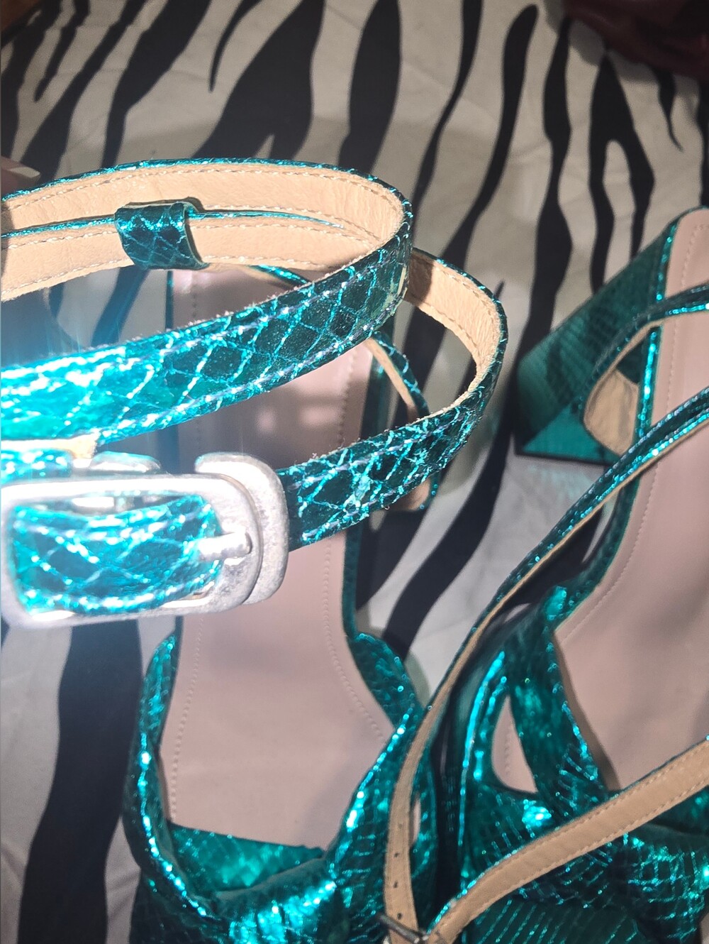 Metallic Teal Women’s Mini Handbag and Heels Set - Picture 2 of 10